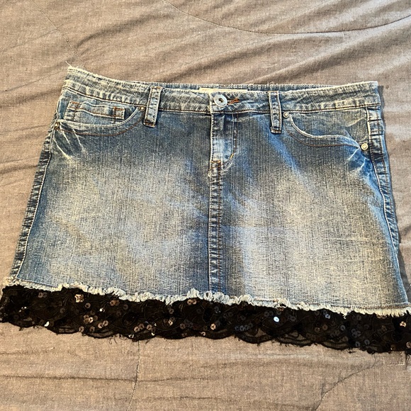 Adorable sexy denim mini with sequined lace hem - Picture 1 of 7